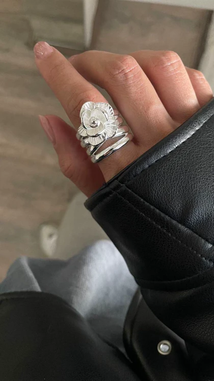 انگشتر مینیمال گل لایندار