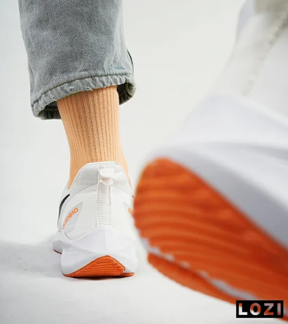 کفش کتانی مردانه سفید نارنجی Nike guide 10