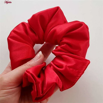 لباس خواب فانتزی زنانه لورنزا قرمز 4437-2072 به همراه کش مو