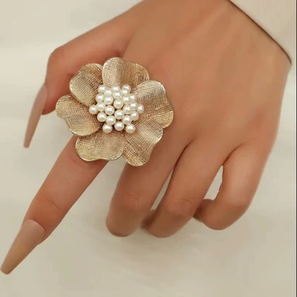 انگشتر طرح گل مرواریدی