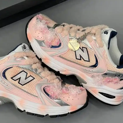 کفش نیو بالانس 530 کاستوم صورتی گل‌دار New Balance 530 Custom Pink Floral