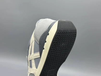 کتانی اسیکس اولتیمیت 81 طوسی کرم / Asics Ultimate 81