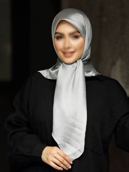 روسری مجلسی شاین دار مدل سرو