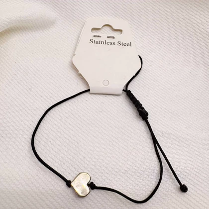 دستبند استیل مدل «قلب کوچک» (Tiny Heart) | با بند بافت مشکی و پلاک سیلور