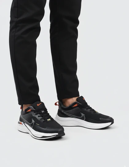 کفش دویدن مردانه نایکی Target M