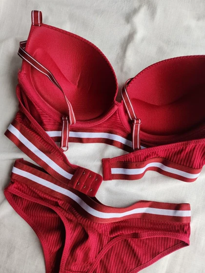 ست شورت و سوتین کبریتی اسفنجی جکدار فنردار کد: 4090