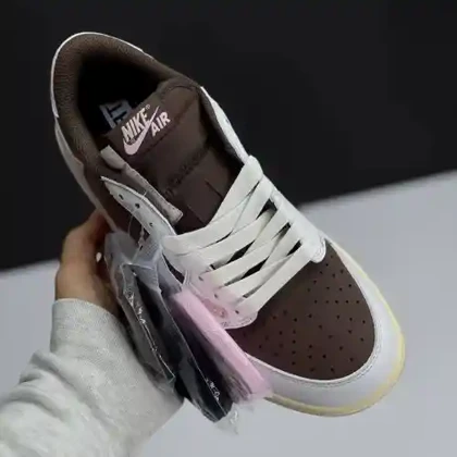کفش نایک جردن وان لو تراویس اسکات قهوه‌ای Nike Air Jordan 1 Low Travis Scott Brown