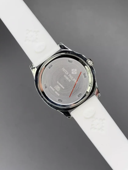 ساعت مچی پتک فیلیپ زنانه بند سفید دورنگین Patek Philippe Nautilus