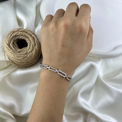 دستبند زنانه ژوپینگ مدل آرا طرح مستطیلی نگین‌دار