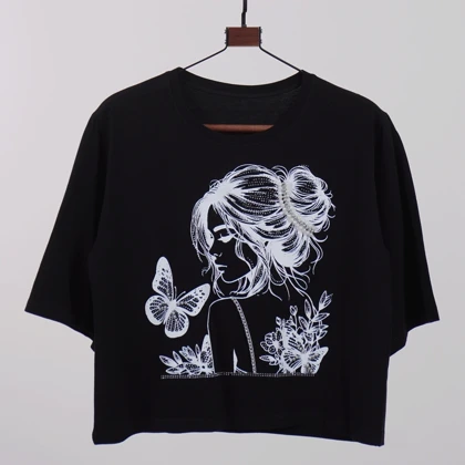 کراپ دختر پروانه ای