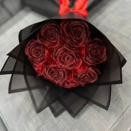 گل رز جاودان 7 شاخه رنگ زرشکی شاین دار