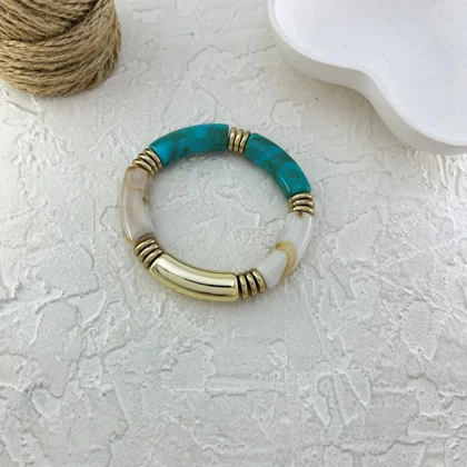 دستبند زنانه بنگل رزینی و فلزی مدل مارسیا شیری–فیروزه‌ای