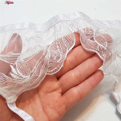 ست شورت و سوتین زنانه مدل فنردار سفید برتا کد 5108-4032-W به همراه نگهدارنده جوراب