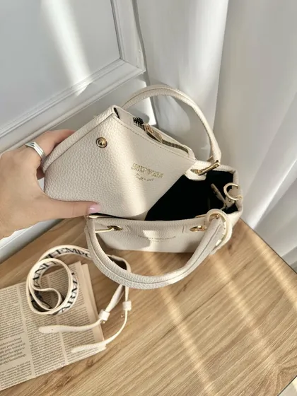 کیف 17900