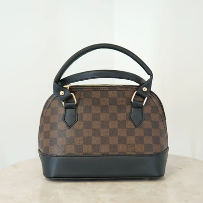 کیف نیم گرد زنانه صندوقی دو دسته مارک