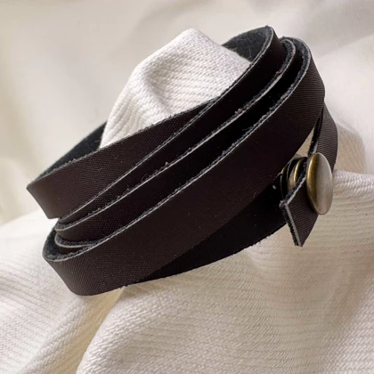 دستبند چندلایه مدل «بافت کتان» | طراحی یونیسکس با دکمه برنزی