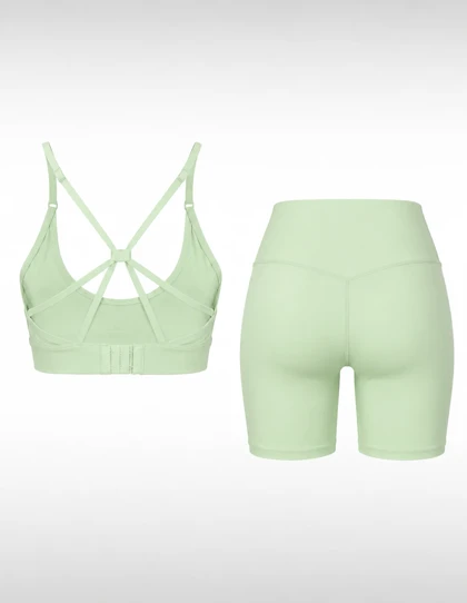 ست نیم‌تنه و شورتک ورزشی زنانه الو Alo Cozy Fit W