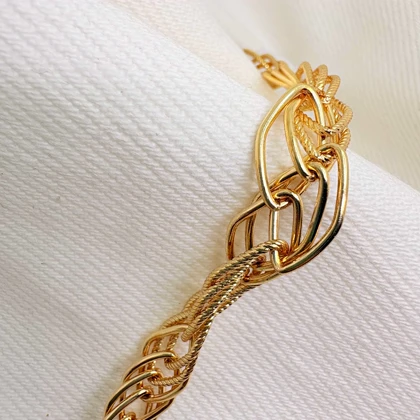 گردنبند برند شین مدل «تابش خیره‌کننده» | آبکاری طلای 24 عیار و درخشش همیشگی