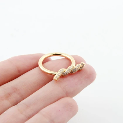 انگشتر دخترانه مدل پیچی نگین‌دار