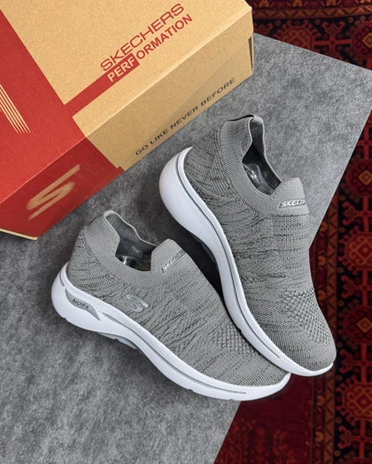 کتانی اسکیچرز جورابی