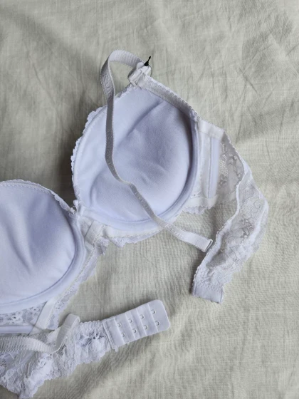 سوتین تک تمام دانتل اسفنجی وارداتی RUMU کد: 3216