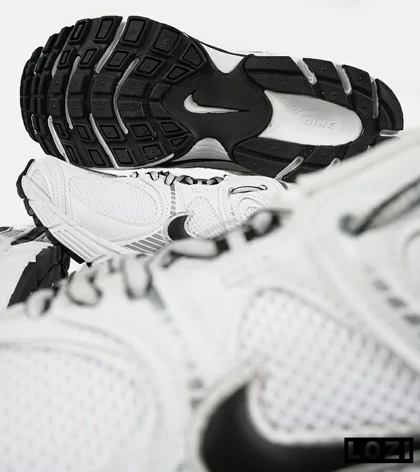 کفش کتانی مردانه و زنانه سفید مشکی نایک NIKE v5 RNR