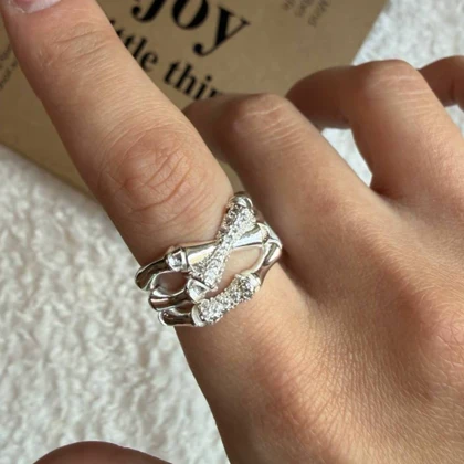 انگشتر نقره ای طرح جواهر