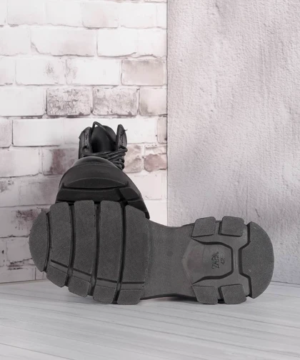 نیم بوت مردانه مشکی زیپ‌دار 1840