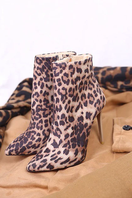 کفش زنانه مجلسی پاشنه‌دار لوبوتین