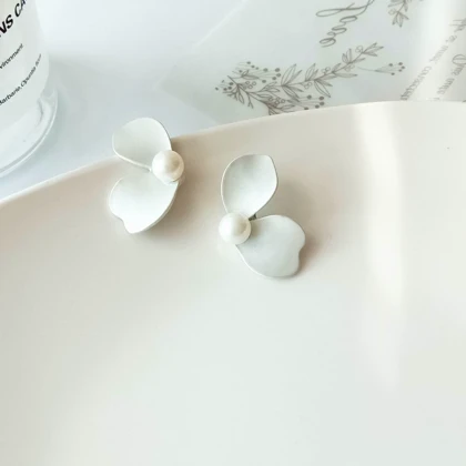 گوشواره فانتزی گلبرگ در 5 طرح
