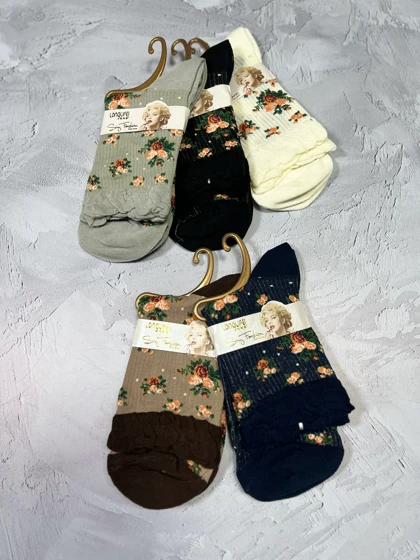 جوراب ساق‌دار گلی