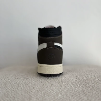 جردن 1 ساق‌دار قهوه ای