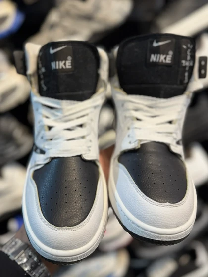 کتانی مردانه ترویس ساق‌دار سفید مشکی