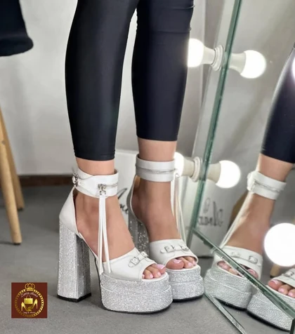 صندل پاشنه‌بلند و لژدار مجلسی نگینی زنانه فشن
