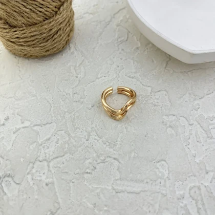 انگشتر زنانه طرح طلا با فرم موجی