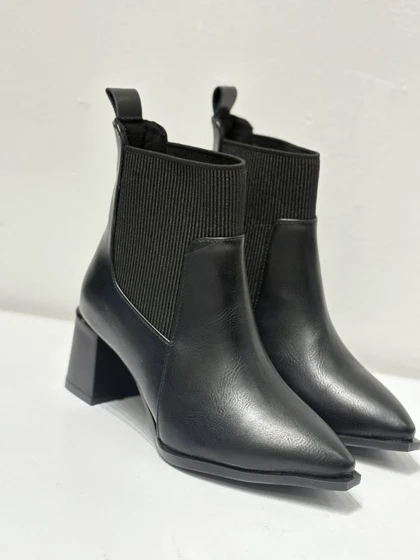 نیم بوت پاشنه‌دار بالا کش