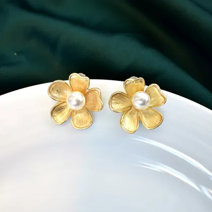 گوشواره گل مرواریدی