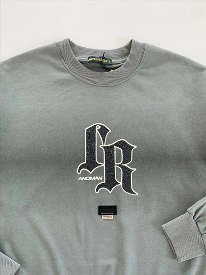 دورس پسرانه با لوگوی برجسته