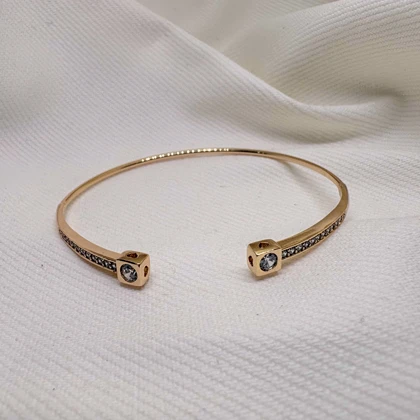 بنگل ژوپینگ مدل «مکعب‌های کریستالی» | طراحی باز با انتهای درخشان