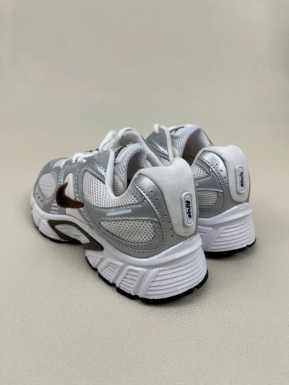 کتانی زنانه وی فایو رانر NIKE V5 RNR کد : 1500 کد 418
