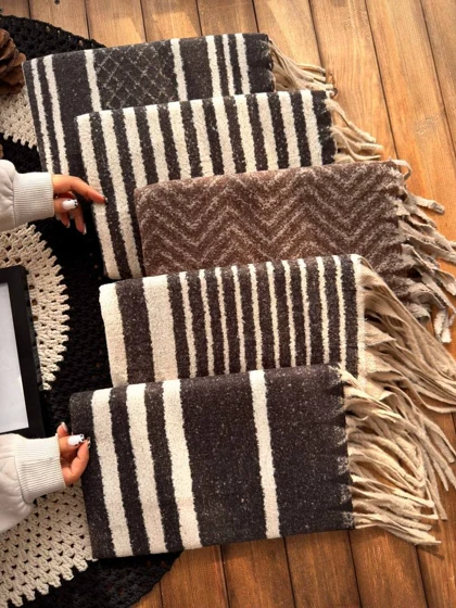 شال وارداتی قهوه ای خطی کد 400