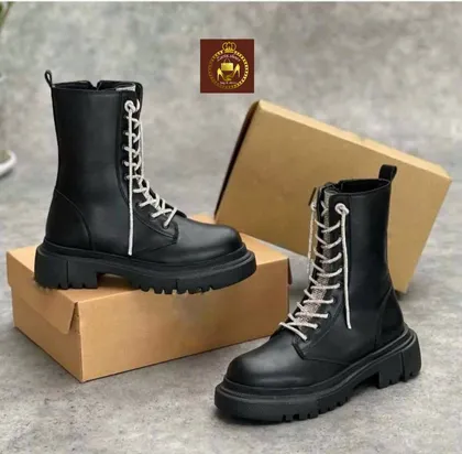 نیم بوت زنانه نگینی بندی چرم و ورنی