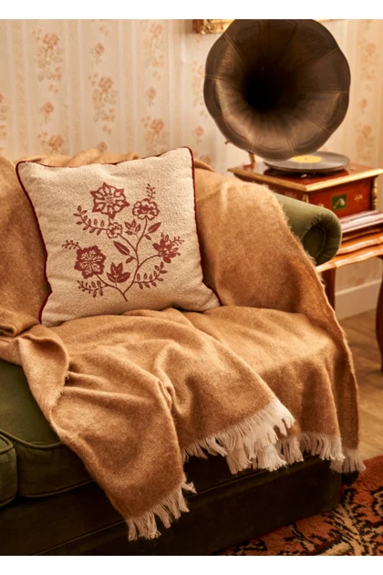 روبالشی تزئینی Bella Maison مدل Grandma پلی‌استر - شیری