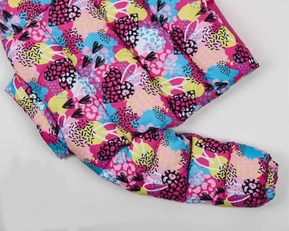 کاپشن طرح عشق دخترانه کلاهدار