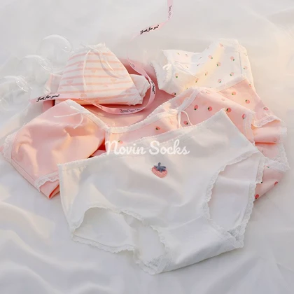 شورت طرح استیکر توت فرنگی ( مناسب برای سایز 38 الی 42)(xl)