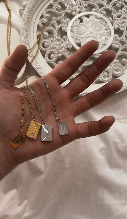 ست گردنبند دو نفره مدل «نامه و پاکت» | طراحی مینیمال و مفهومی (استیل سیلور)