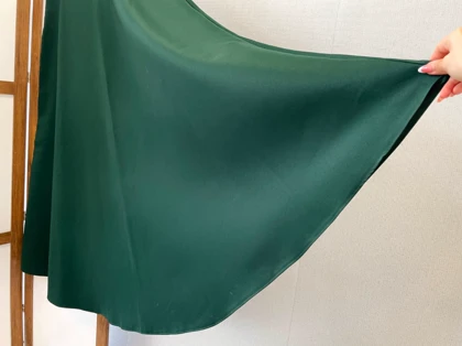 دامن ساتن آمریکایی چاک‌دار کلوش یشمی