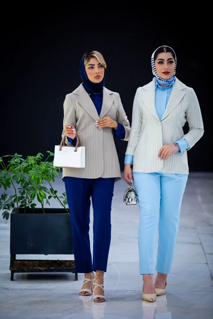 مانتو دیپلمات تک دکمه رها