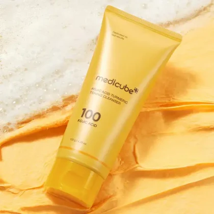 فوم شوینده کپسولی کوجیک اسید و زردچوبه مدی کیوب روشن کننده و تسکین دهنده پوست Medicube Kojic Acid Turmeric Toning Cleanser