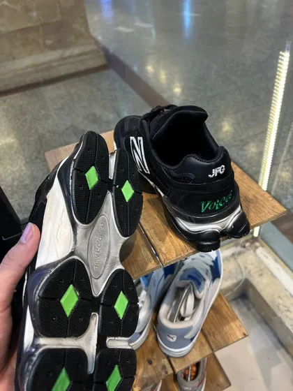 کتانی new balance9060 رنگ مشکی
